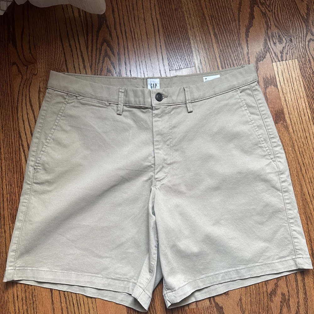 GAP Men's Flat Front Shorts - Tan
